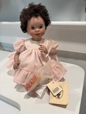 Lawtons Porcelain Sitting Doll Wee Bits Fourth Edition Wee Bit O' Bliss 1989